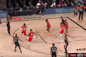  奥格斯堡防守反击犀利，一剑封喉拿下关键战  